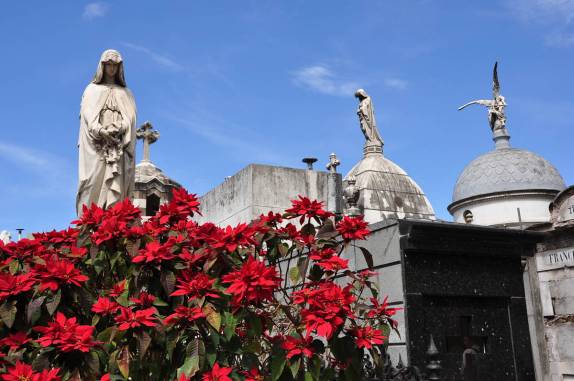 Em dia de sol, volta ao Cemitério da Recoleta, em Buenos Aires, capital da Argentina